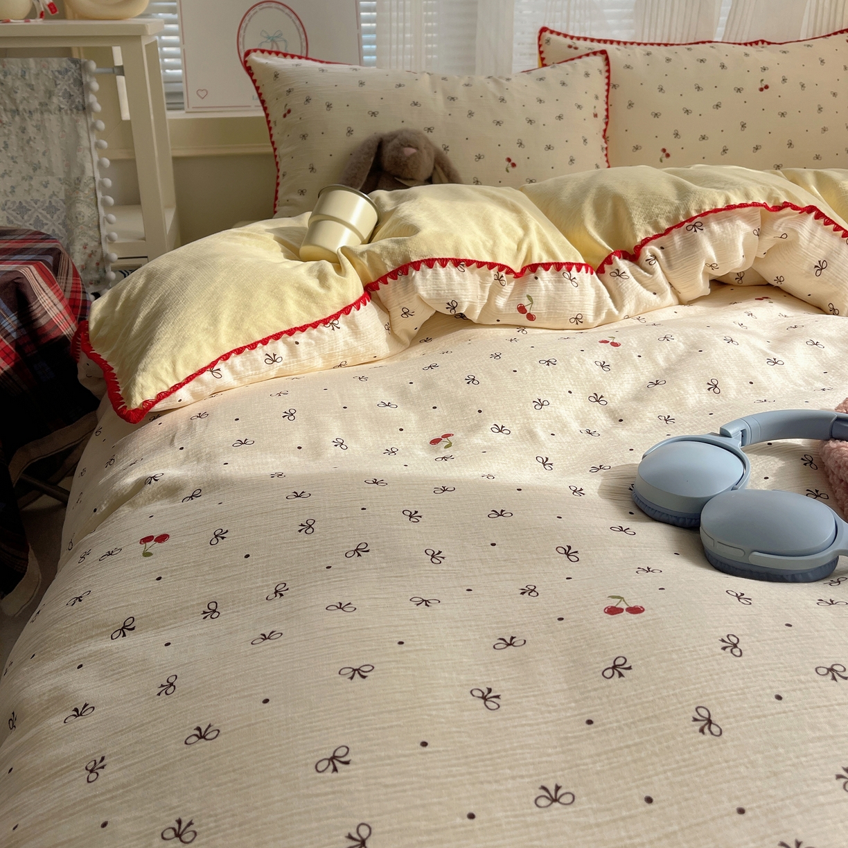 91家纺网 家纺一手货源 找家纺 顾里家纺 2026春夏新款ins韩风印花贝壳针双层纱四件套 樱桃蝴蝶结