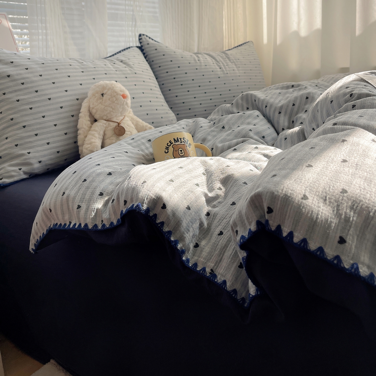 91家纺网 家纺一手货源 找家纺 顾里家纺 2026春夏新款ins韩风印花贝壳针双层纱四件套 蓝条爱心