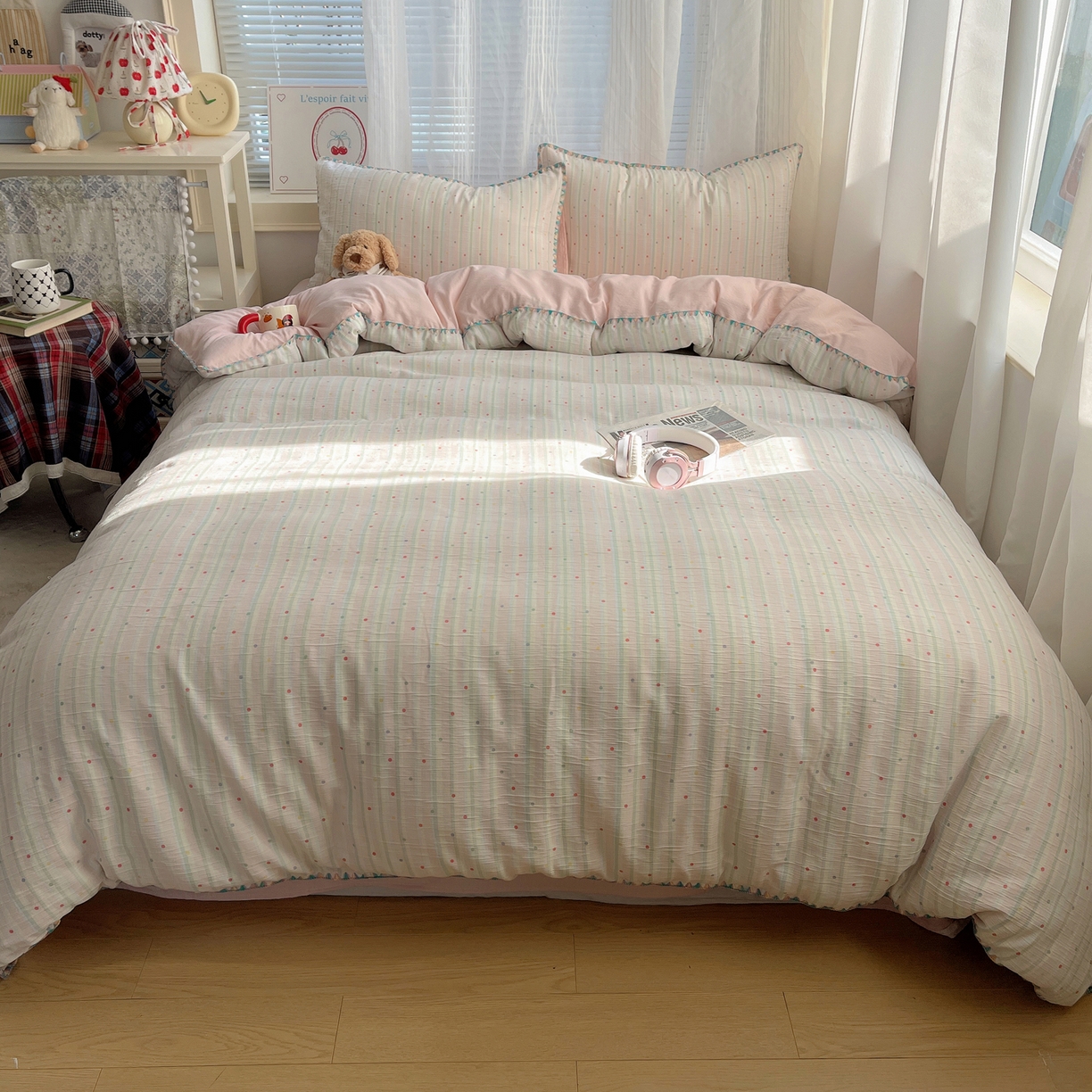 91家纺网 家纺一手货源 找家纺 顾里家纺 2026春夏新款ins韩风印花贝壳针双层纱四件套 彩色啵啵