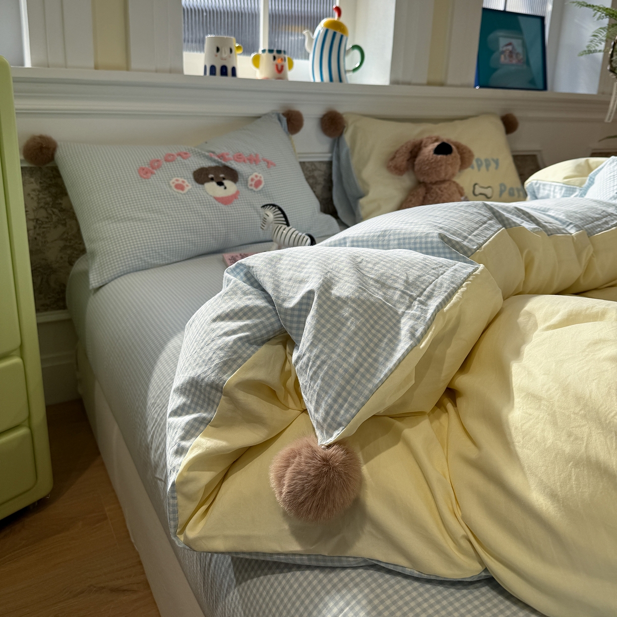 91家纺网 家纺一手货源 找家纺 盼季家纺 2026新款水洗棉毛巾绣毛球四件套 毛巾绣-奶油蓝格汪汪