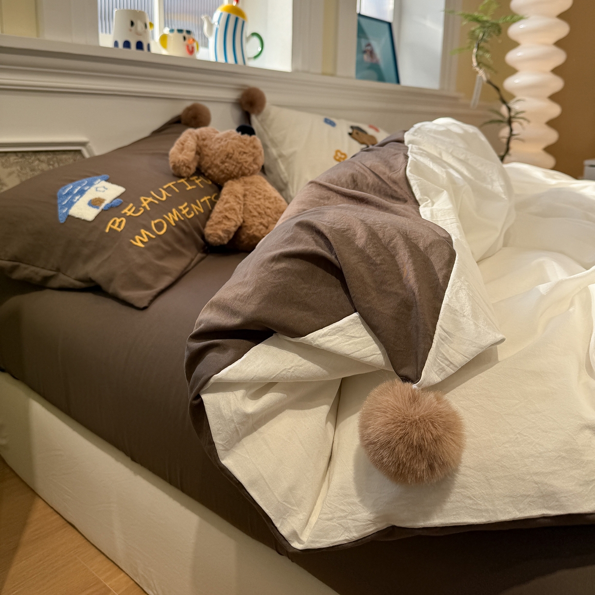 91家纺网 家纺一手货源 找家纺 盼季家纺 2026新款水洗棉毛巾绣毛球四件套 毛巾绣-巧克力汪汪