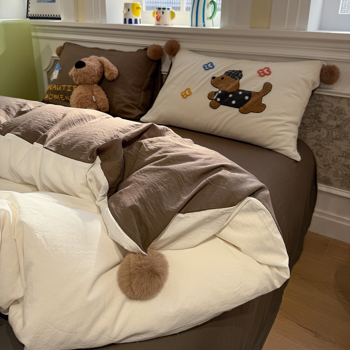 91家纺网 家纺一手货源 找家纺 盼季家纺 2026新款水洗棉毛巾绣毛球四件套 毛巾绣-巧克力汪汪