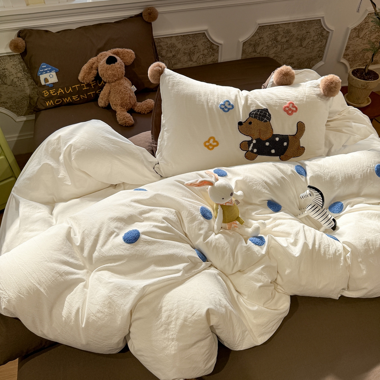 91家纺网 家纺一手货源 找家纺 盼季家纺 2026新款水洗棉毛巾绣毛球四件套 毛巾绣-巧克力汪汪