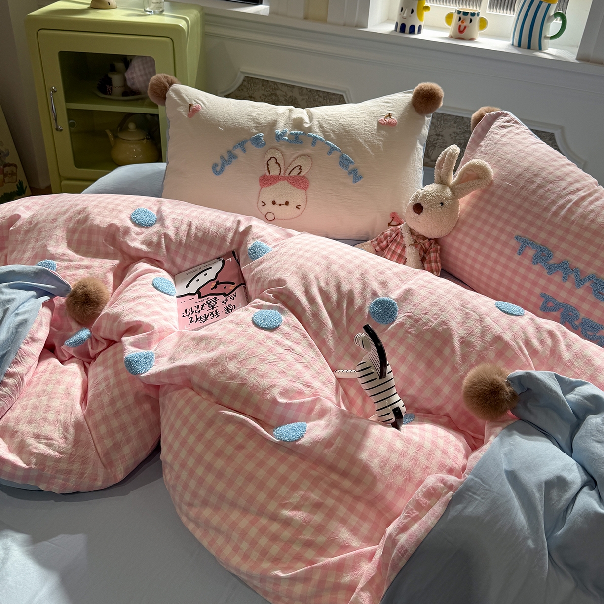 盼季家纺 2026新款水洗棉毛巾绣毛球四件套 毛巾绣-粉格哈尼兔