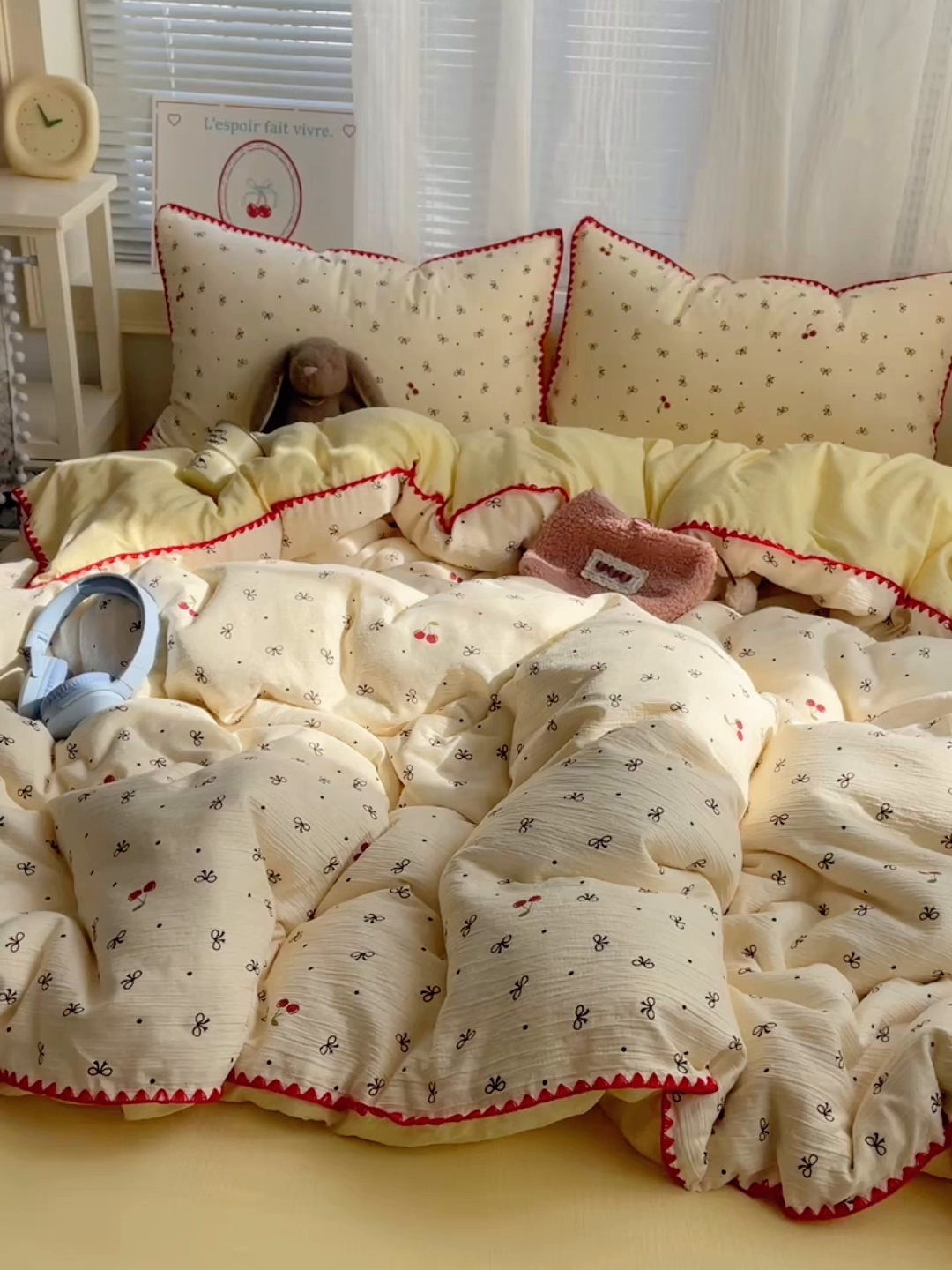 91家纺网 家纺一手货源 找家纺 顾里家纺 2026春夏新款ins韩风印花贝壳针双层纱四件套 樱桃蝴蝶结