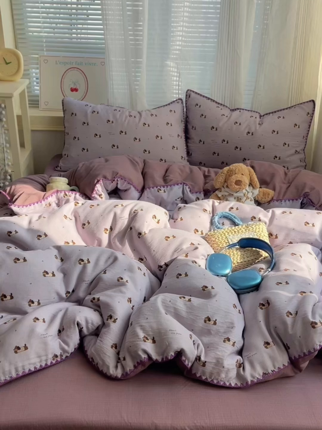 91家纺网 家纺一手货源 找家纺 顾里家纺 2026春夏新款ins韩风印花贝壳针双层纱四件套 芋泥腊肠狗