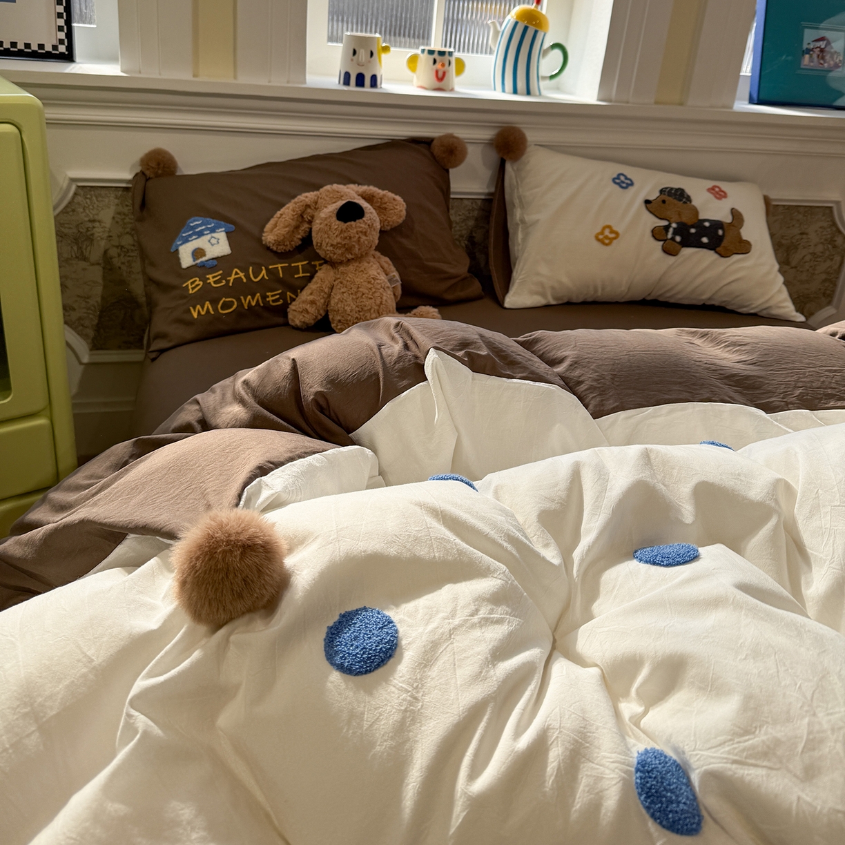 91家纺网 家纺一手货源 找家纺 盼季家纺 2026新款水洗棉毛巾绣毛球四件套 毛巾绣-巧克力汪汪