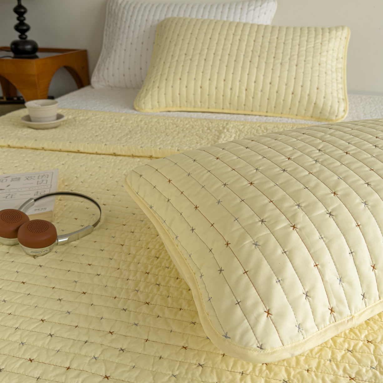 91家纺网 家纺一手货源 找家纺 沐纯家居 2026新款60支全棉纯棉米粒绣纯色床盖三件套 黄色