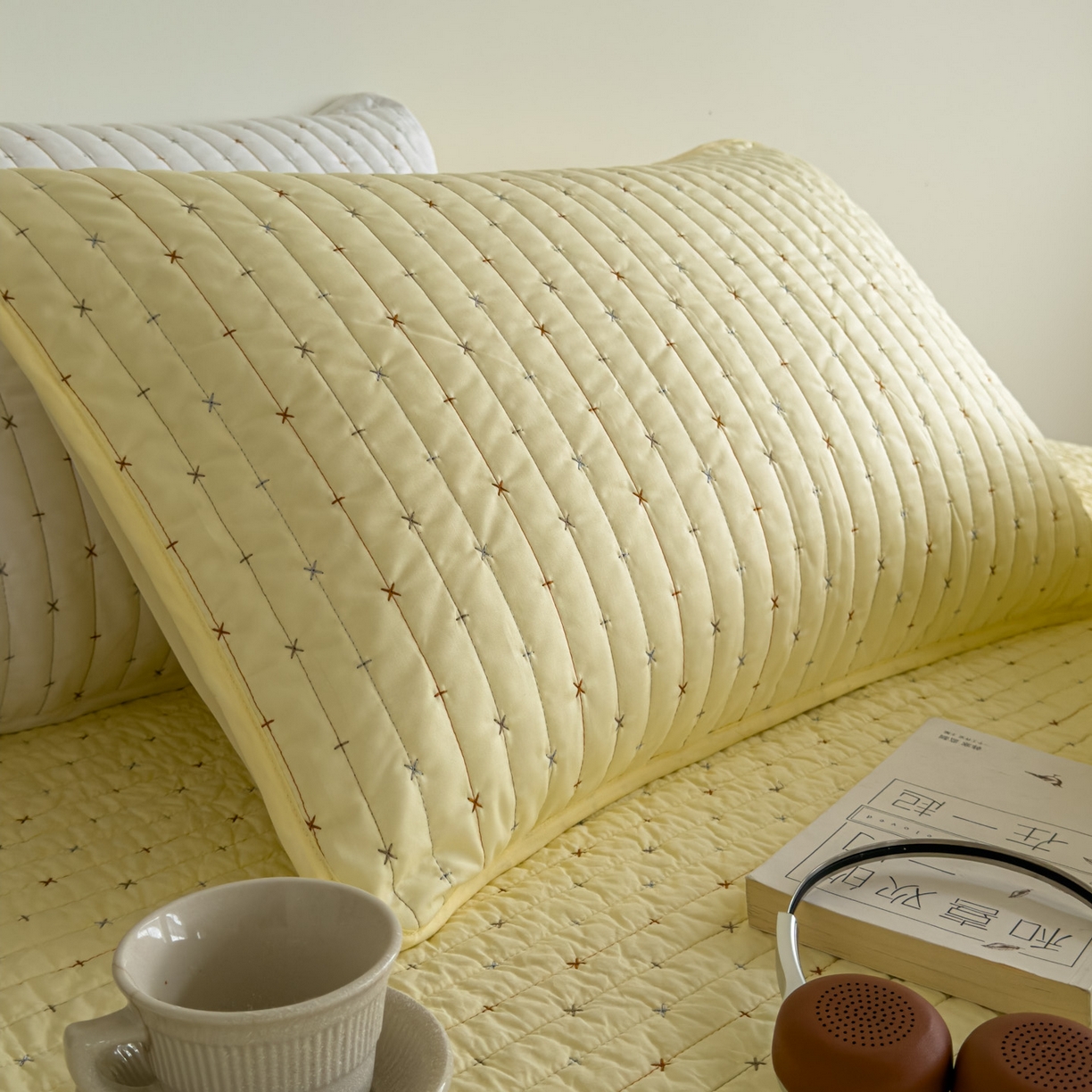 91家纺网 家纺一手货源 找家纺 沐纯家居 2026新款60支全棉纯棉米粒绣纯色床盖三件套 黄色