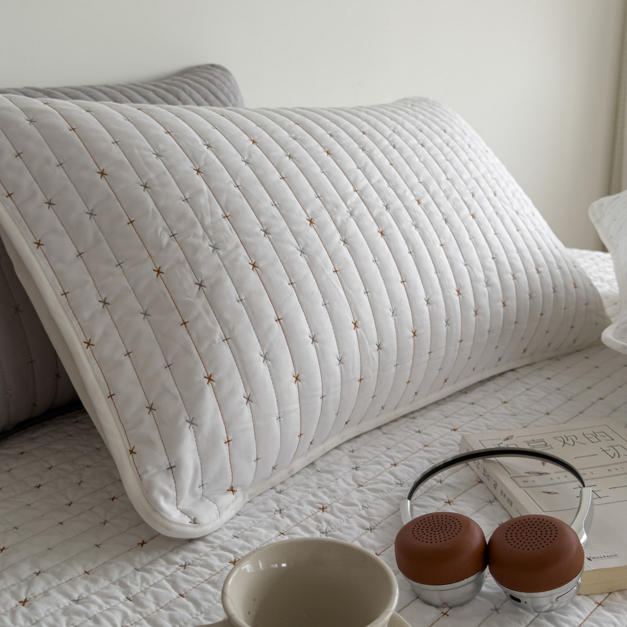 91家纺网 家纺一手货源 找家纺 沐纯家居 2026新款60支全棉纯棉米粒绣纯色床盖三件套 白色