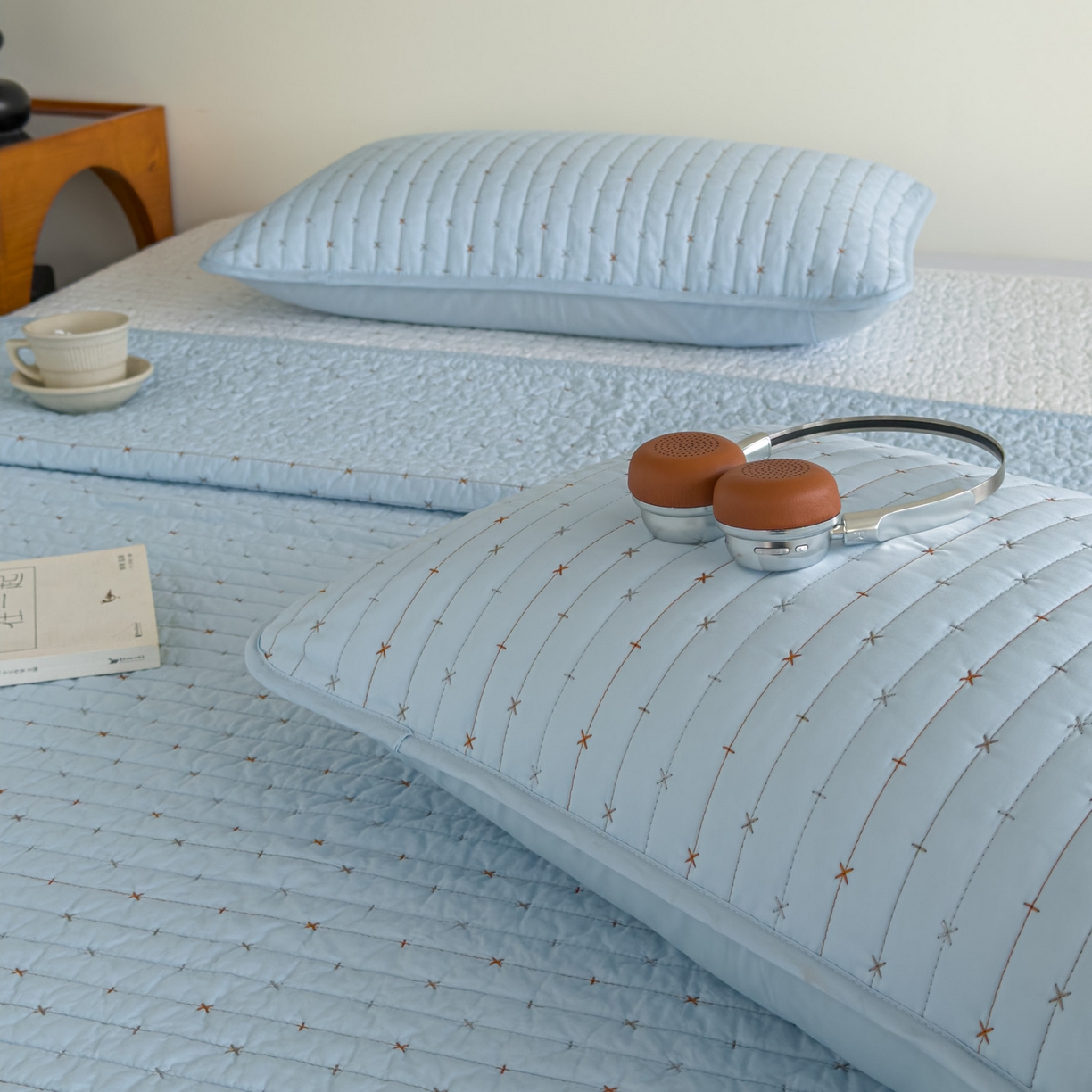 91家纺网 家纺一手货源 找家纺 沐纯家居 2026新款60支全棉纯棉米粒绣纯色床盖三件套 蓝色