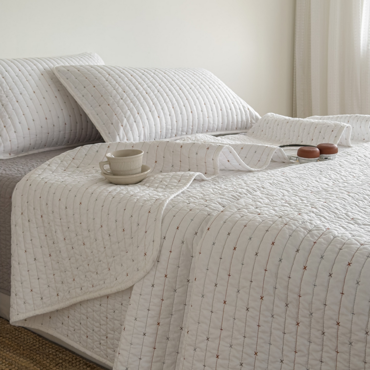 91家纺网 家纺一手货源 找家纺 沐纯家居 2026新款60支全棉纯棉米粒绣纯色床盖三件套 白色