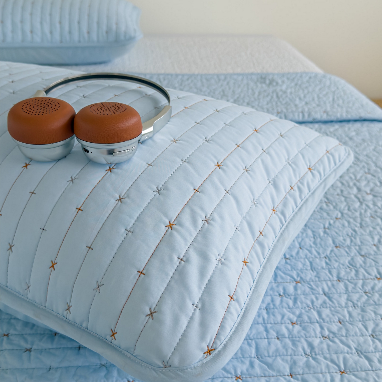 91家纺网 家纺一手货源 找家纺 沐纯家居 2026新款60支全棉纯棉米粒绣纯色床盖三件套 蓝色