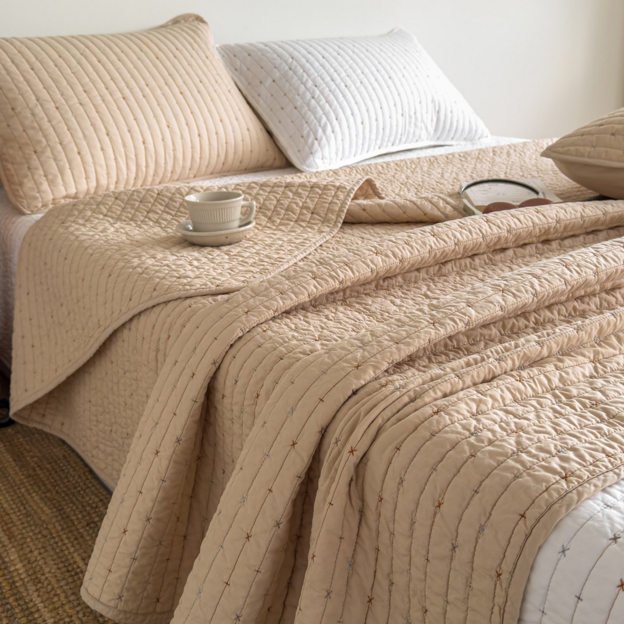 91家纺网 家纺一手货源 找家纺 沐纯家居 2026新款60支全棉纯棉米粒绣纯色床盖三件套 卡其色