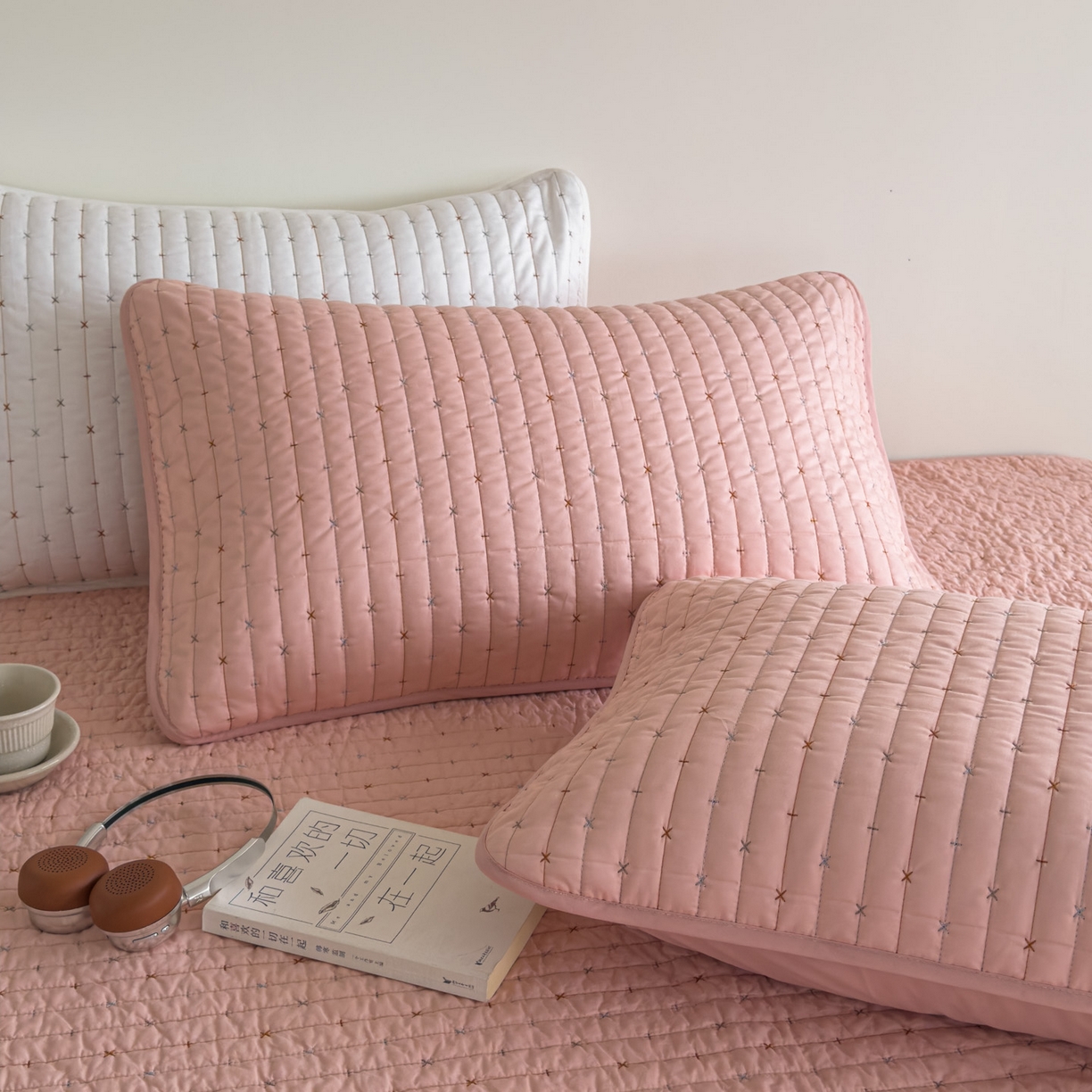 91家纺网 家纺一手货源 找家纺 沐纯家居 2026新款60支全棉纯棉米粒绣纯色床盖三件套 粉色