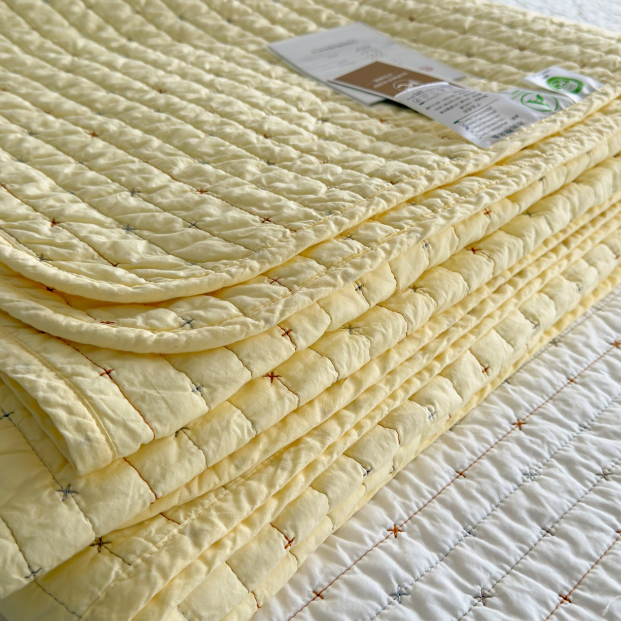 91家纺网 家纺一手货源 找家纺 沐纯家居 2026新款60支全棉纯棉米粒绣纯色床盖三件套 黄色