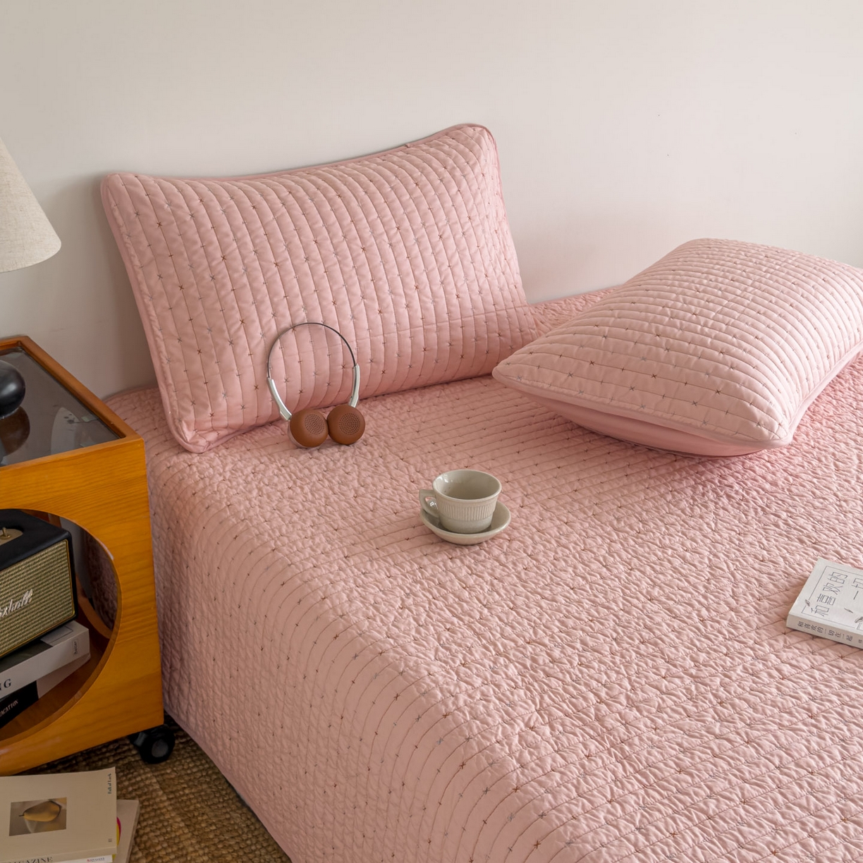 91家纺网 家纺一手货源 找家纺 沐纯家居 2026新款60支全棉纯棉米粒绣纯色床盖三件套 粉色