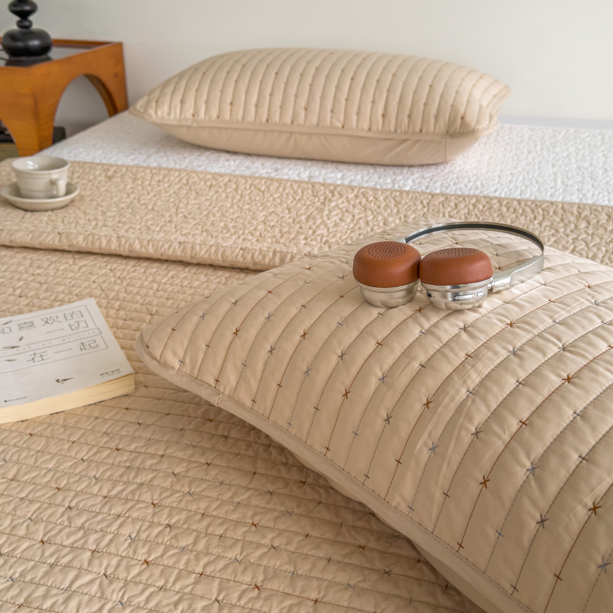 91家纺网 家纺一手货源 找家纺 沐纯家居 2026新款60支全棉纯棉米粒绣纯色床盖三件套 卡其色