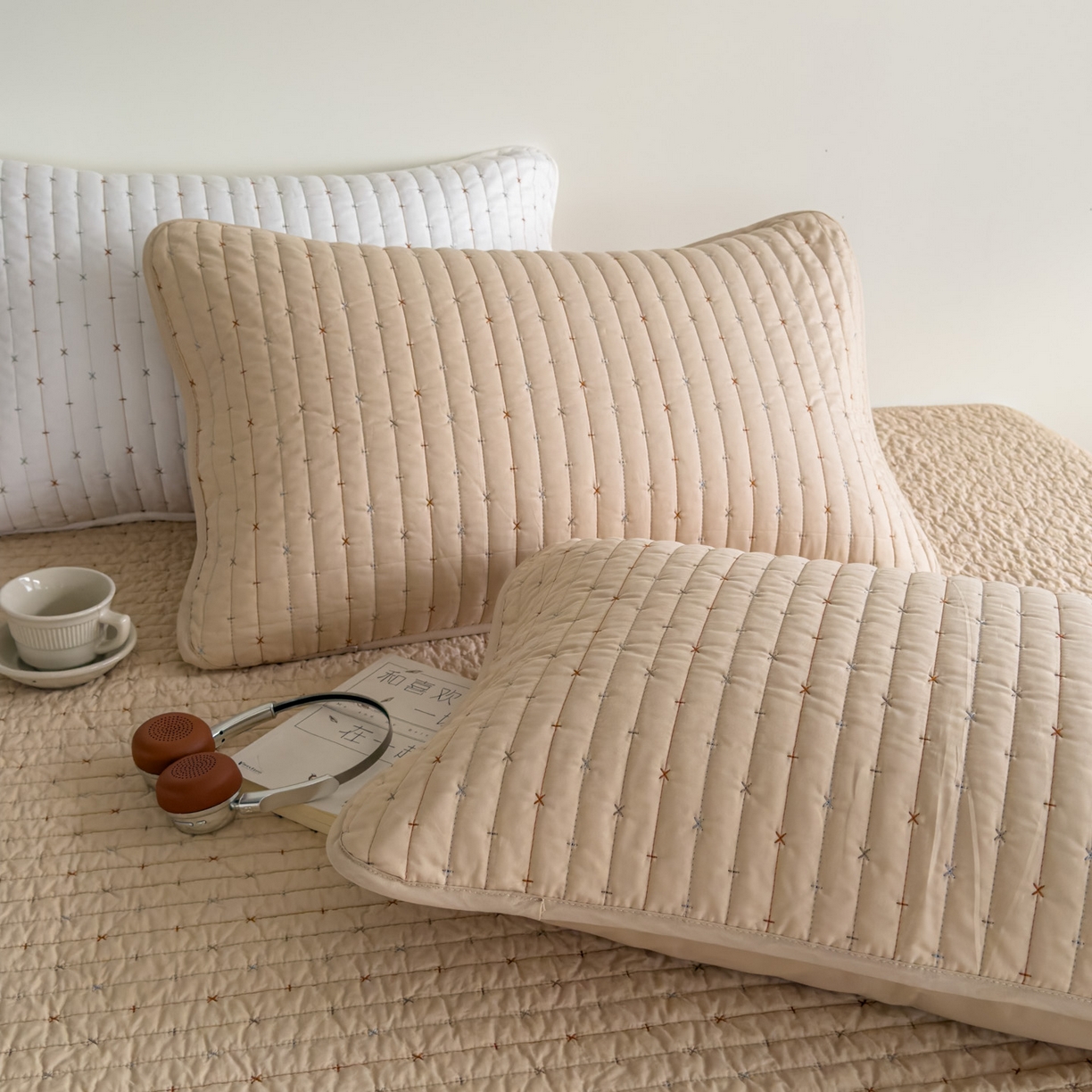 91家纺网 家纺一手货源 找家纺 沐纯家居 2026新款60支全棉纯棉米粒绣纯色床盖三件套 卡其色