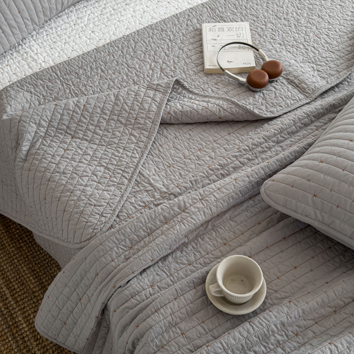 91家纺网 家纺一手货源 找家纺 沐纯家居 2026新款60支全棉纯棉米粒绣纯色床盖三件套 灰色