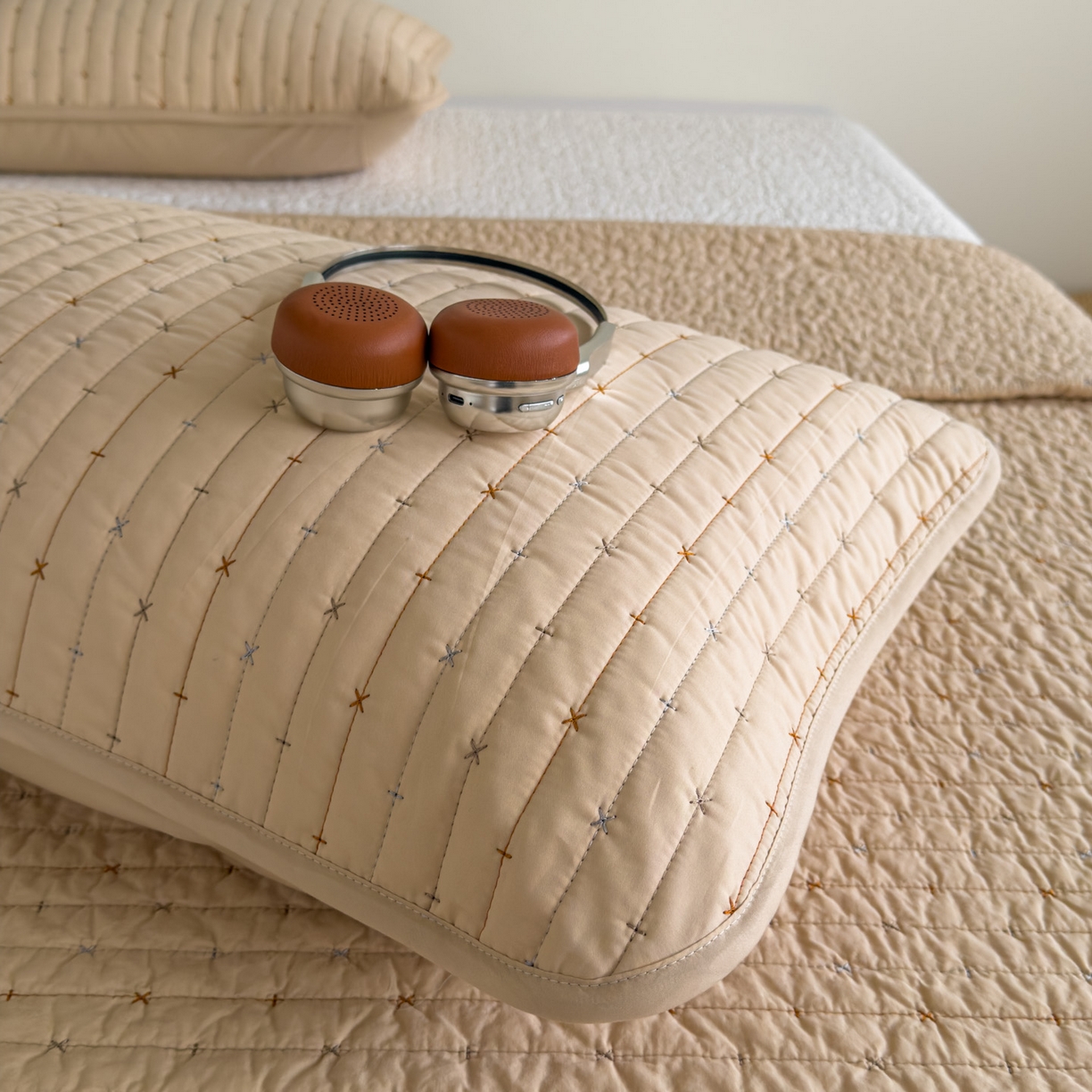 91家纺网 家纺一手货源 找家纺 沐纯家居 2026新款60支全棉纯棉米粒绣纯色床盖三件套 卡其色