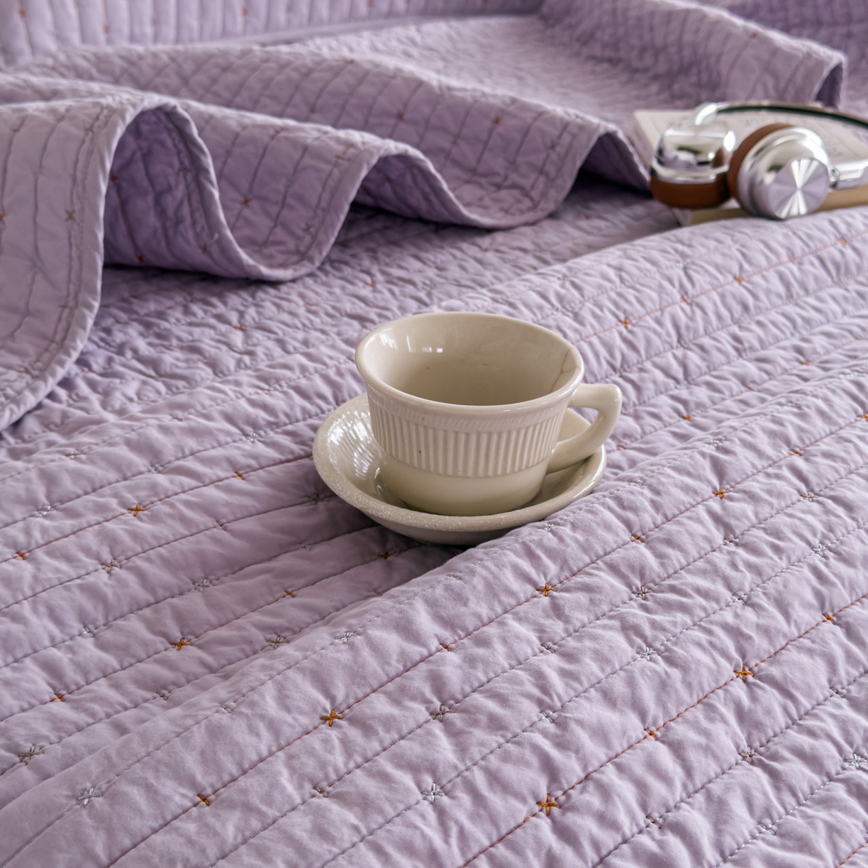 91家纺网 家纺一手货源 找家纺 沐纯家居 2026新款60支全棉纯棉米粒绣纯色床盖三件套 紫色