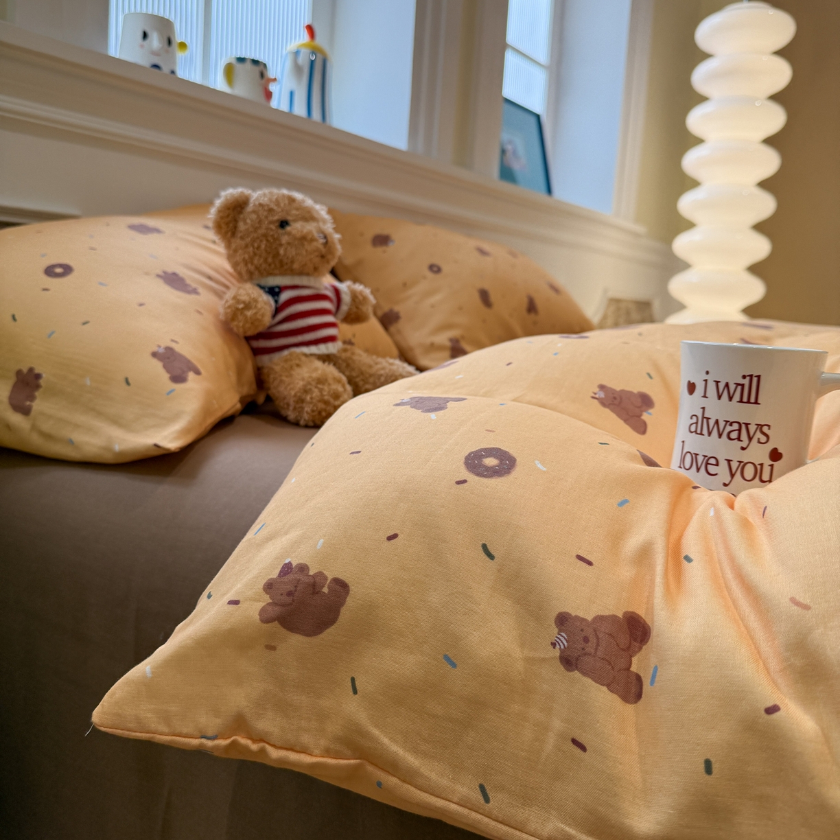 91家纺网 家纺一手货源 找家纺 塞纳 2026新款.全棉有氧双层纱四件套-场景一 暖橘小熊