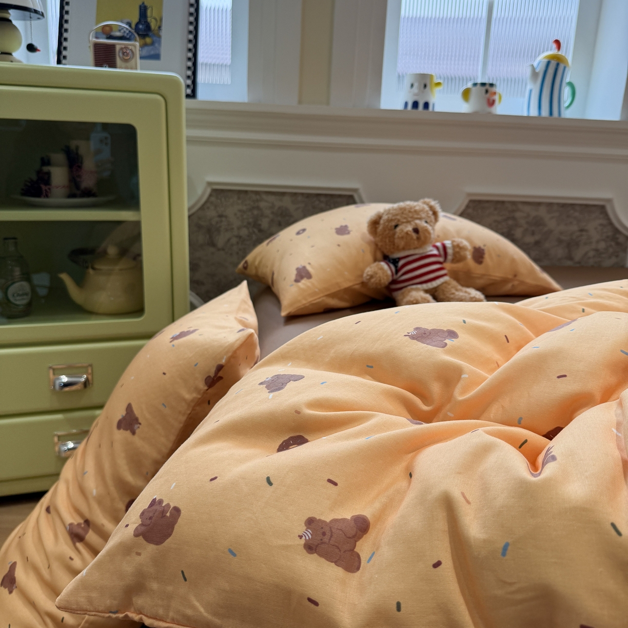 91家纺网 家纺一手货源 找家纺 塞纳 2026新款.全棉有氧双层纱四件套-场景一 暖橘小熊