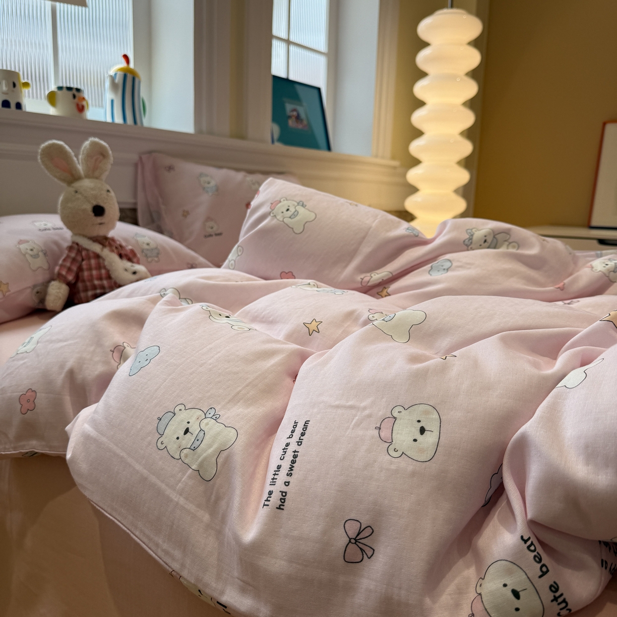 91家纺网 家纺一手货源 找家纺 塞纳 2026新款.全棉有氧双层纱四件套-场景一 软糖小熊-粉