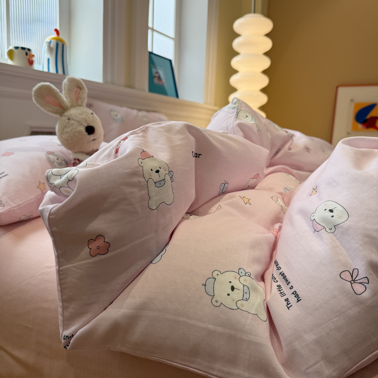 91家纺网 家纺一手货源 找家纺 塞纳 2026新款.全棉有氧双层纱四件套-场景一 软糖小熊-粉