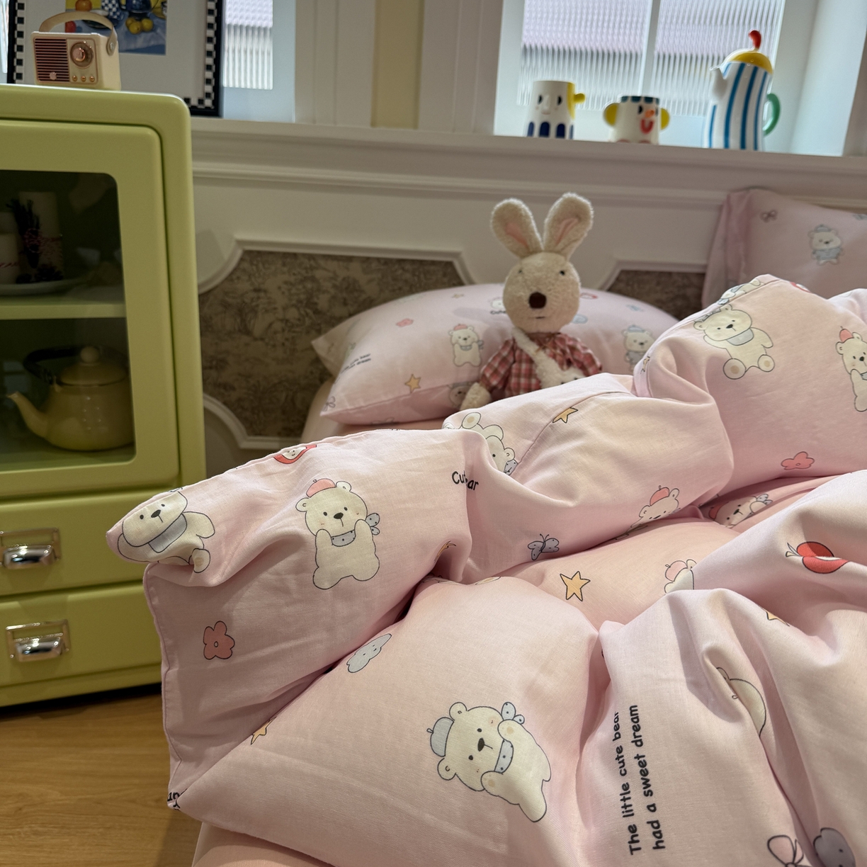 91家纺网 家纺一手货源 找家纺 塞纳 2026新款.全棉有氧双层纱四件套-场景一 软糖小熊-粉