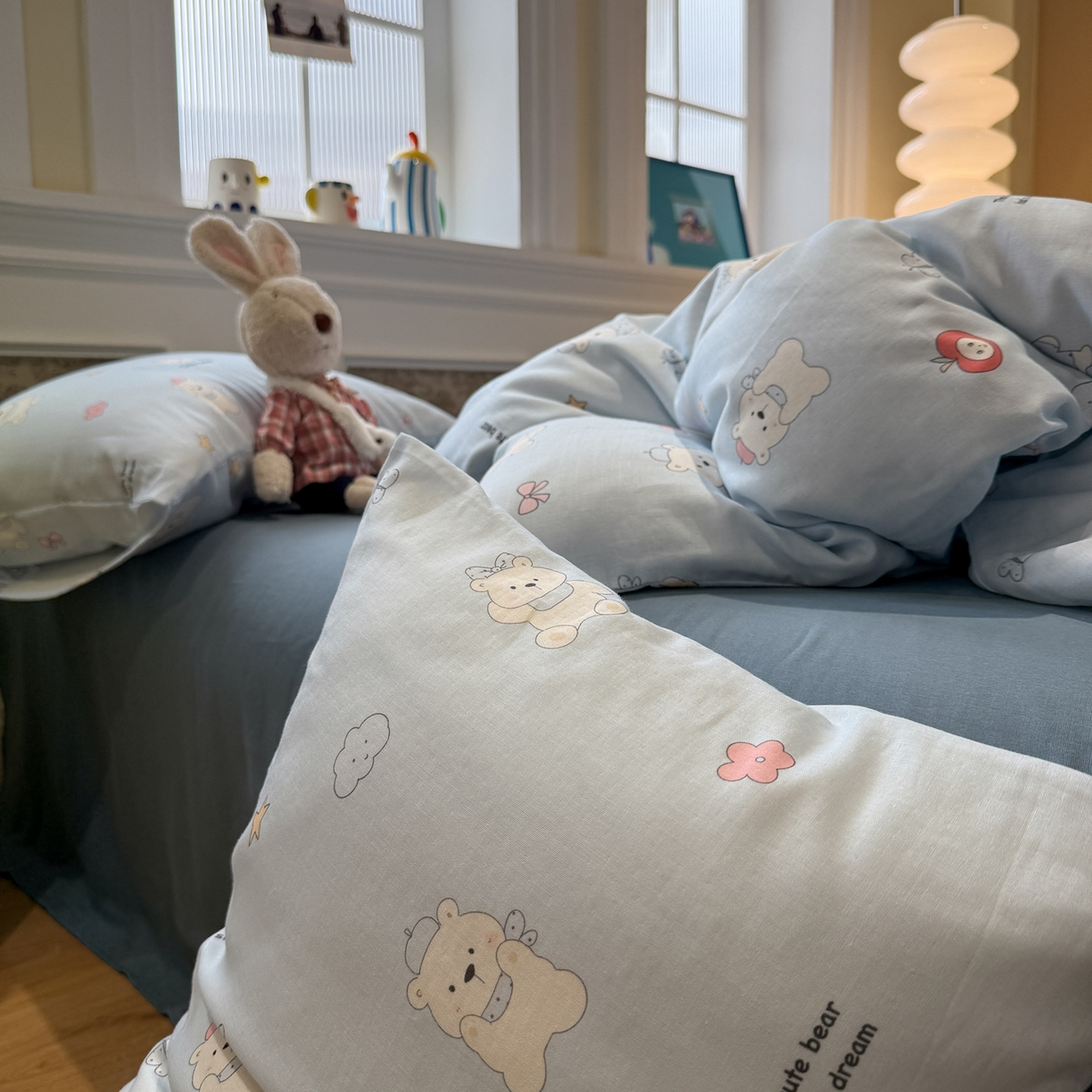 91家纺网 家纺一手货源 找家纺 塞纳 2026新款.全棉有氧双层纱四件套-场景一 软糖小熊-蓝