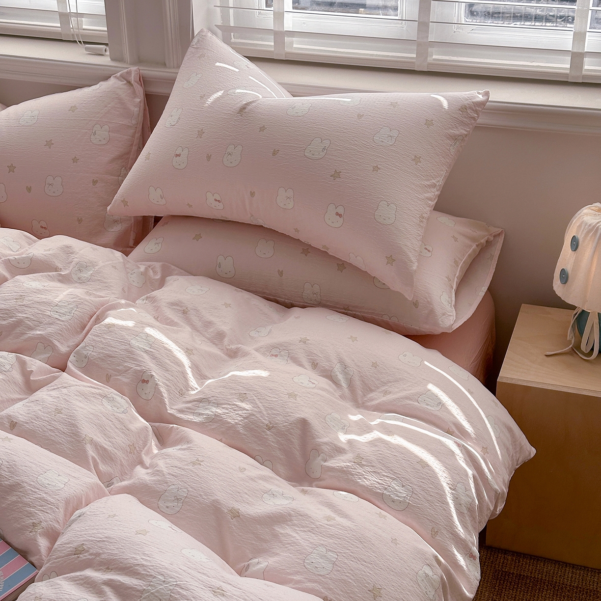 91家纺网 家纺一手货源 找家纺 多品家纺 2026新款奶呼呼超柔云感双层纱系列单被套 桃气兔兔