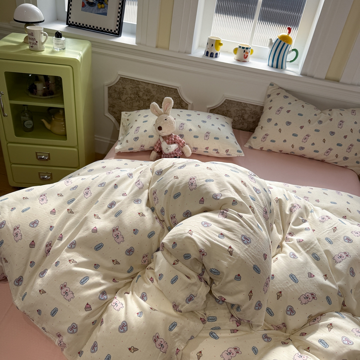 91家纺网 家纺一手货源 找家纺 塞纳 2026新款.全棉有氧双层纱四件套-场景一 甜莓小兔