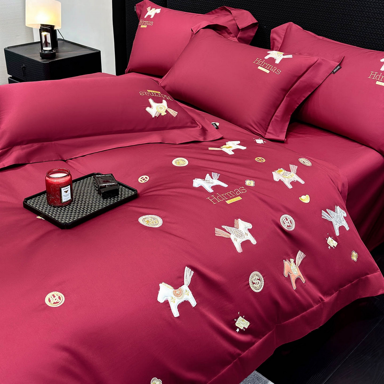 91家纺网 家纺一手货源 找家纺  2026【迪奥】马年50S双股A类长绒棉纯棉四件套100全棉新年刺绣被套床单床笠床上用品 马上有钱-红