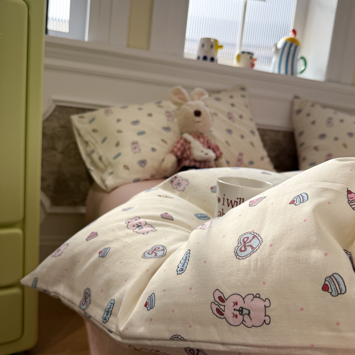 91家纺网 家纺一手货源 找家纺 塞纳 2026新款.全棉有氧双层纱四件套-场景二 甜莓小兔