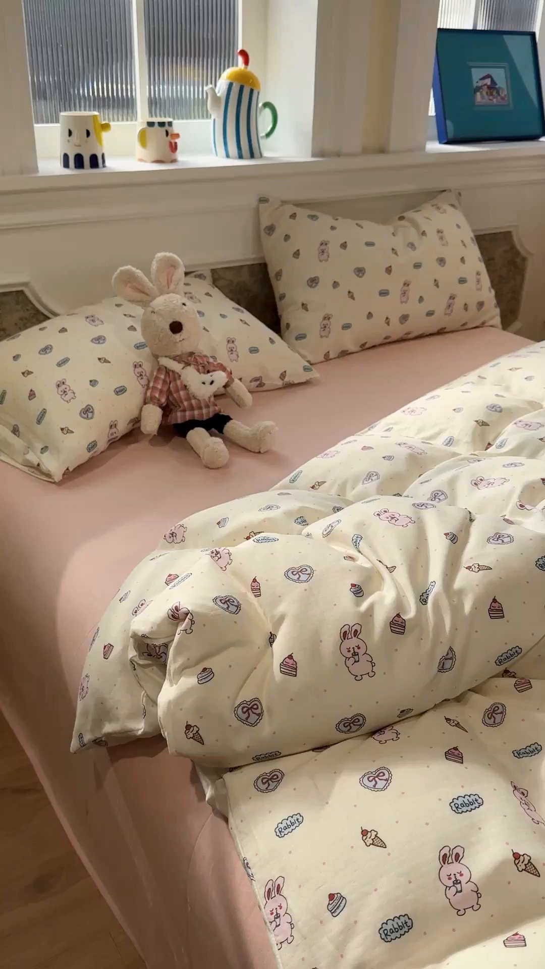 91家纺网 家纺一手货源 找家纺 塞纳 2026新款.全棉有氧双层纱四件套-场景二 甜莓小兔