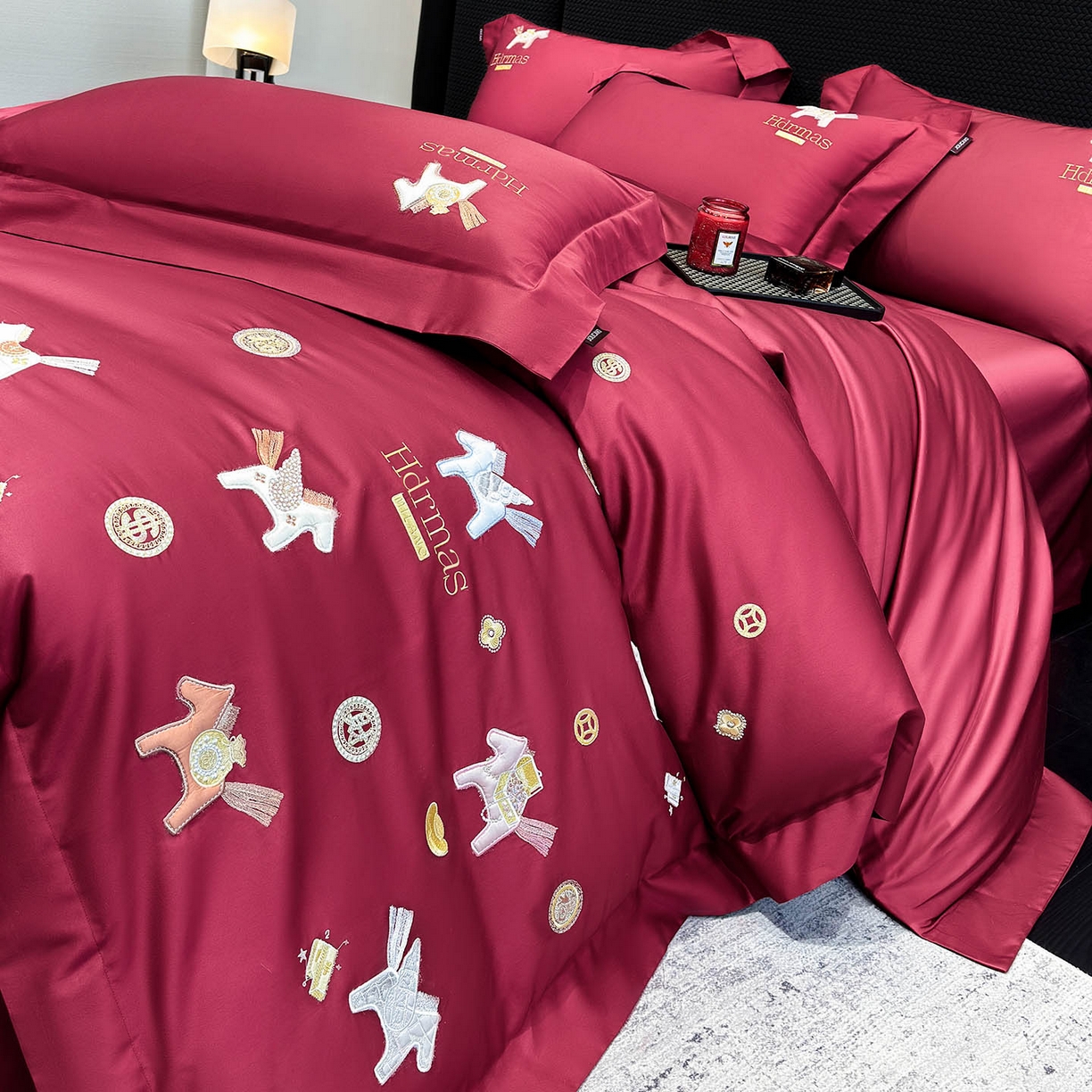 91家纺网 家纺一手货源 找家纺 （总） 2026新款【迪奥】马年50S双股A类长绒棉纯棉四件套100全棉新年刺绣被套床单