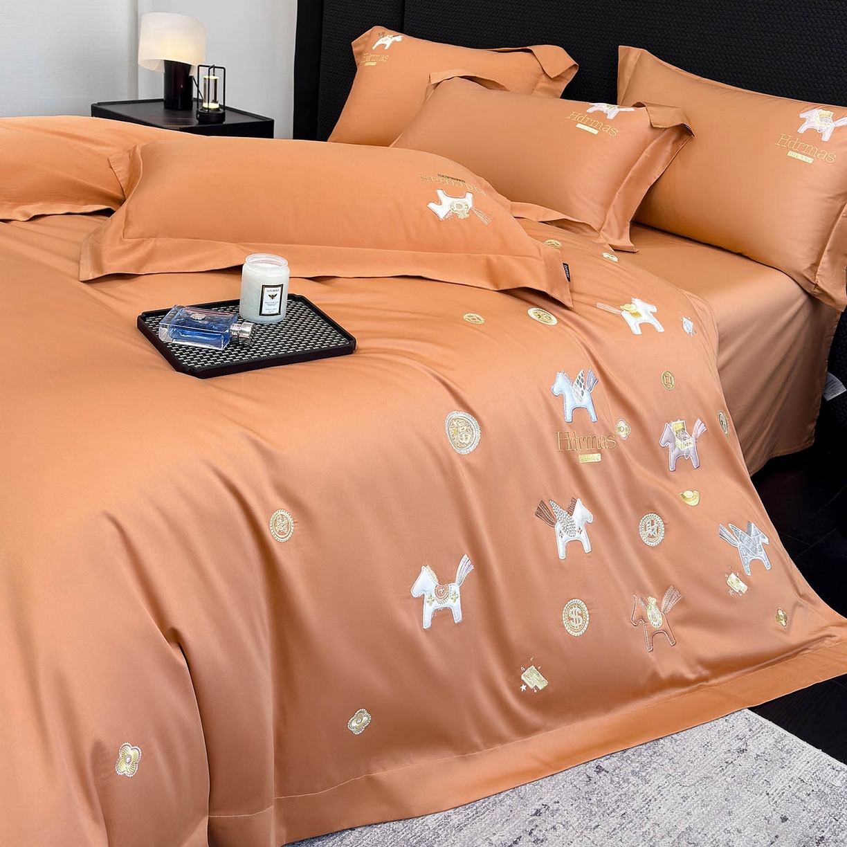 91家纺网 家纺一手货源 找家纺  2026新款【迪奥】马年50S双股A类长绒棉纯棉四件套100全棉新年刺绣被套床单 马上有钱-橙