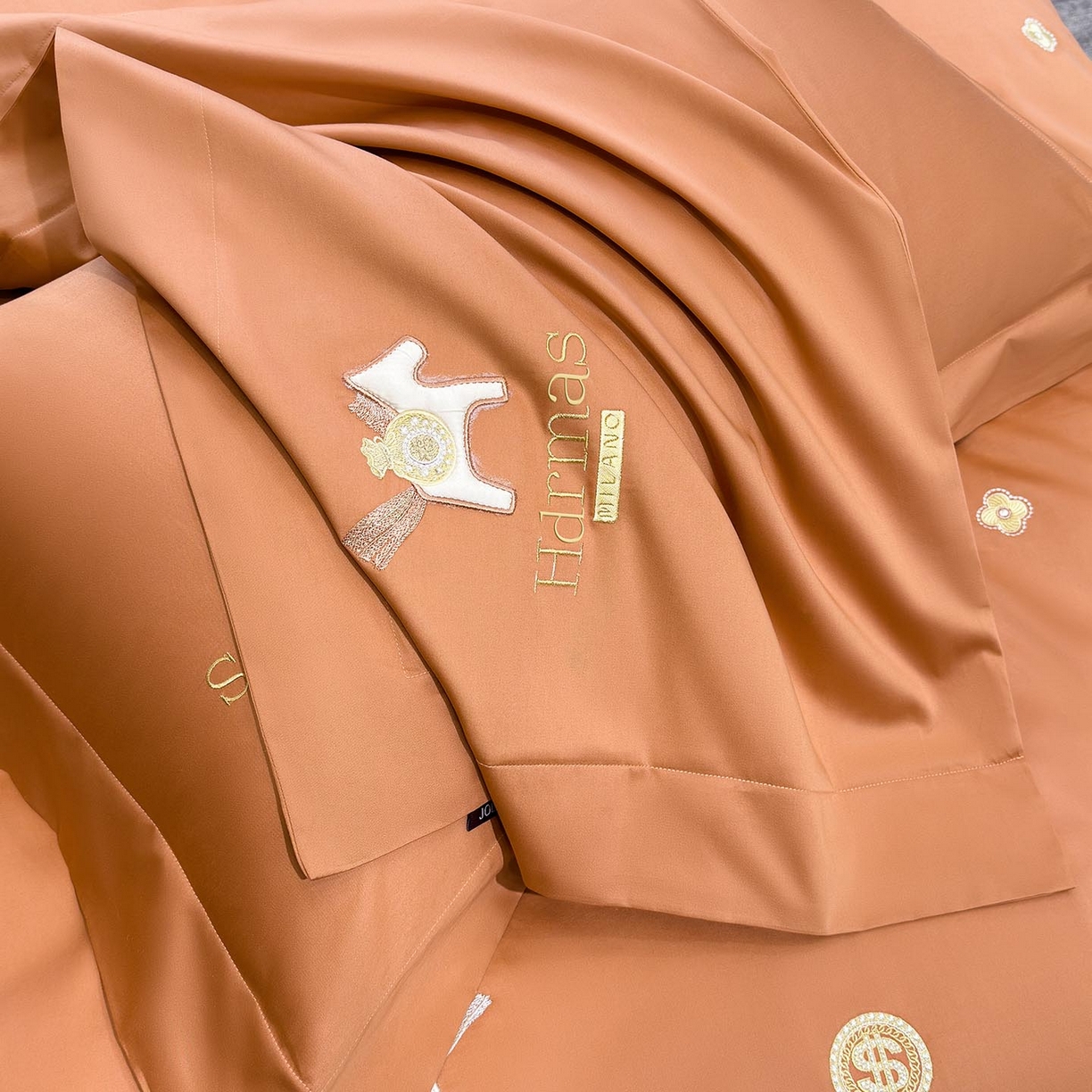 91家纺网 家纺一手货源 找家纺  2026新款【迪奥】马年50S双股A类长绒棉纯棉四件套100全棉新年刺绣被套床单 马上有钱-橙