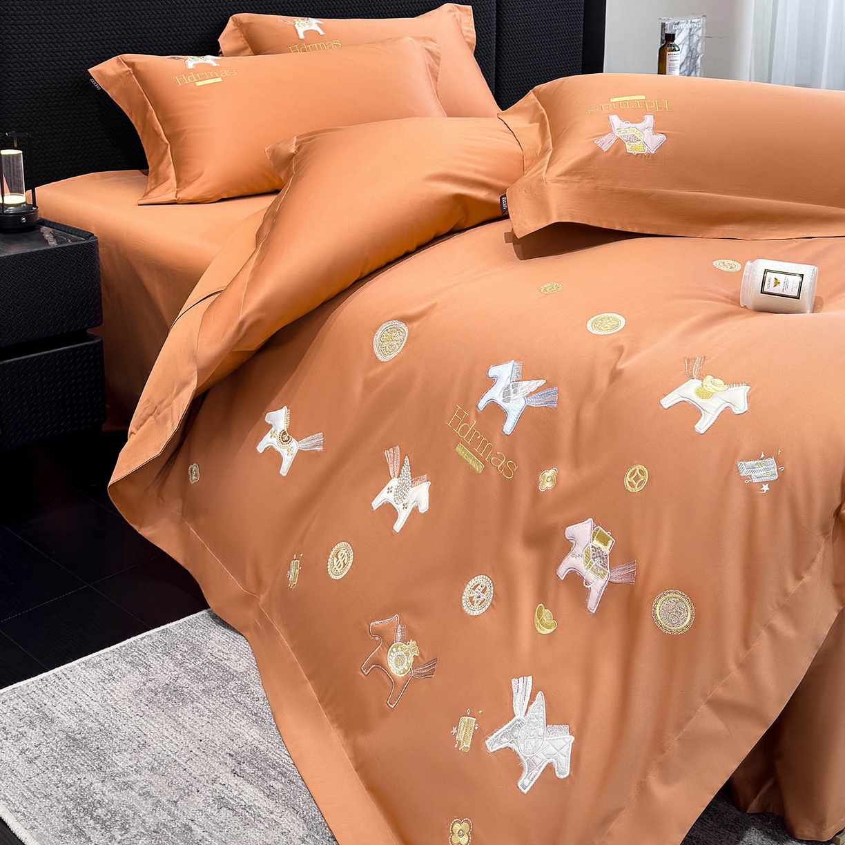 91家纺网 家纺一手货源 找家纺  2026新款【迪奥】马年50S双股A类长绒棉纯棉四件套100全棉新年刺绣被套床单 马上有钱-橙