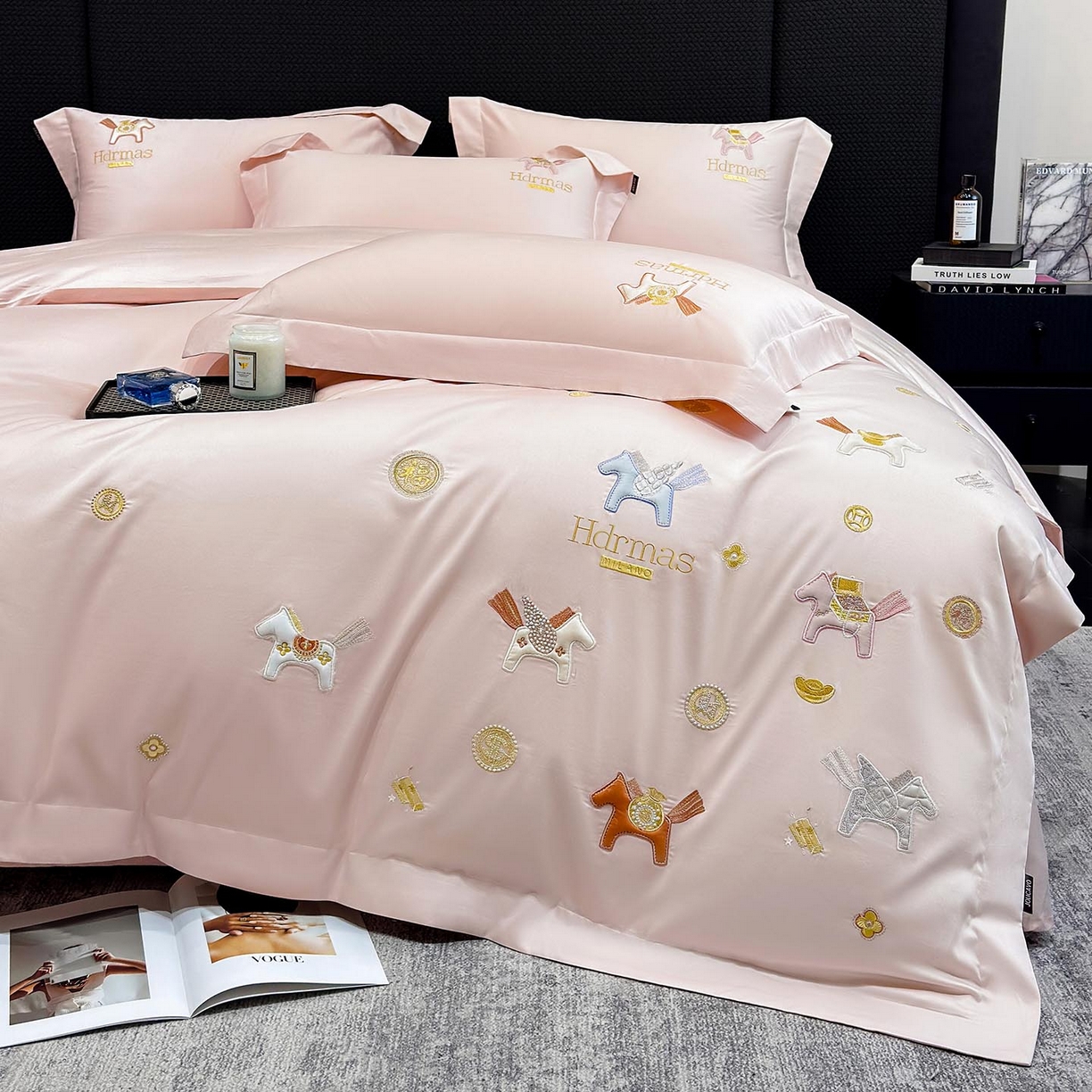 91家纺网 家纺一手货源 找家纺  2026新款【迪奥】马年50S双股A类长绒棉纯棉四件套100全棉新年刺绣被套床单 马上有钱-粉