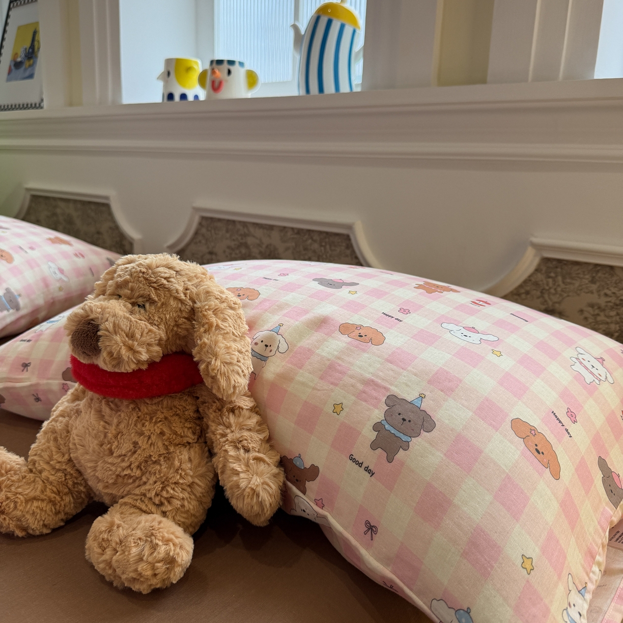 91家纺网 家纺一手货源 找家纺 塞纳 2026新款.全棉有氧双层纱四件套-场景二 粉格奶狗