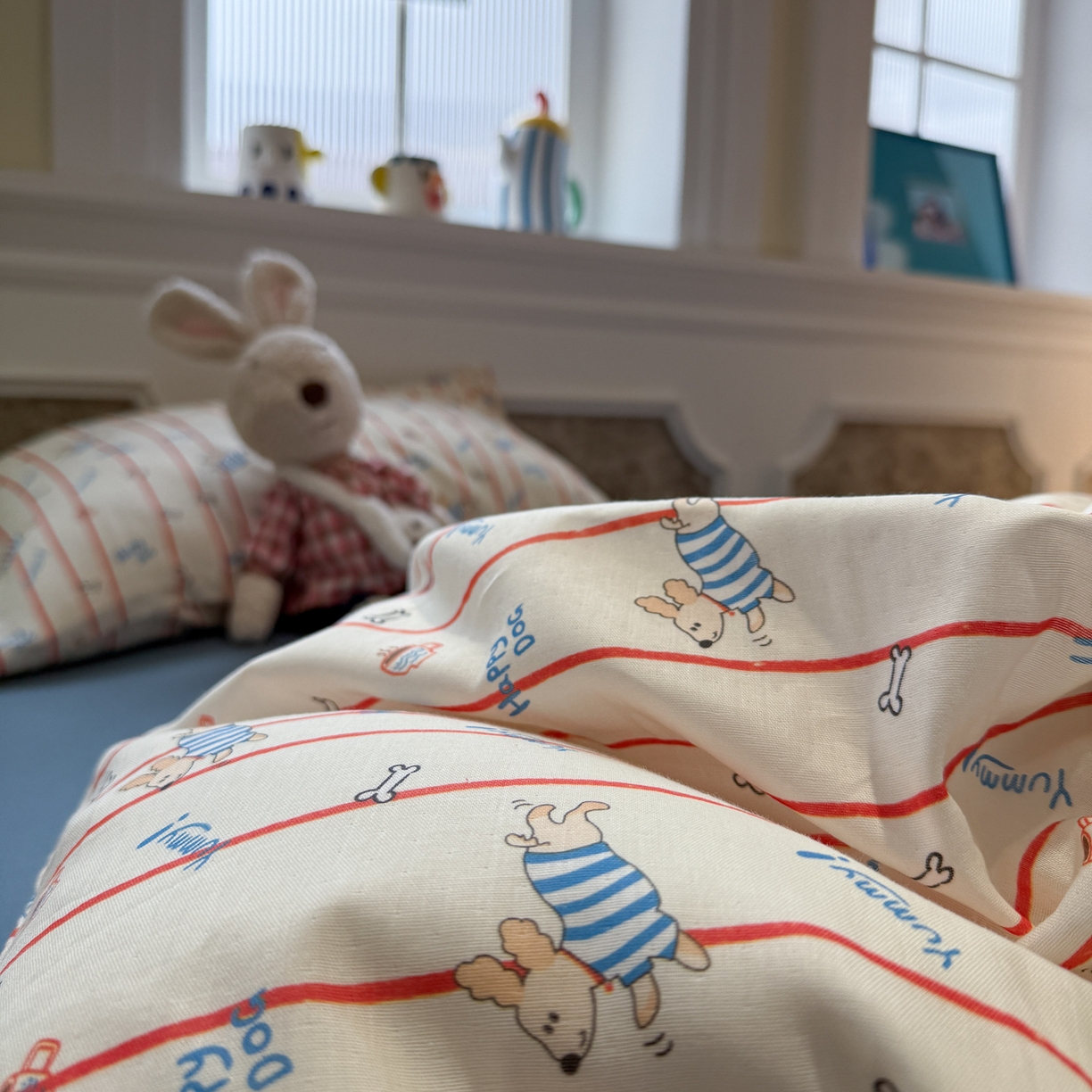 91家纺网 家纺一手货源 找家纺 塞纳 2026新款.全棉有氧双层纱四件套-场景二 快乐汪星人