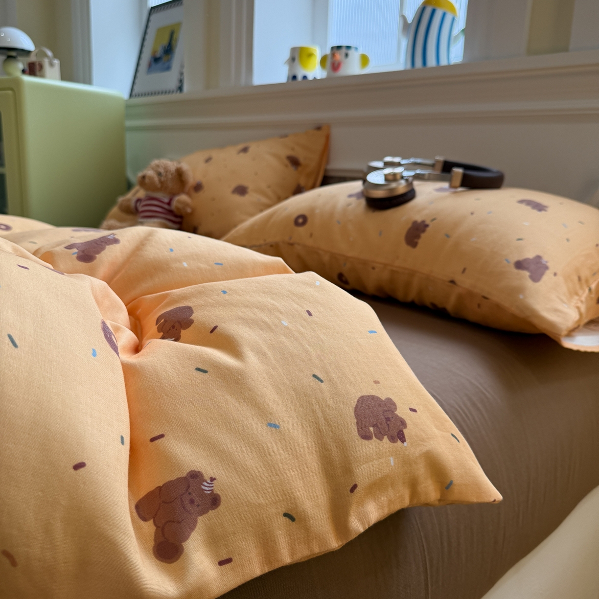 91家纺网 家纺一手货源 找家纺 塞纳 2026新款.全棉有氧双层纱四件套-场景二 暖橘小熊