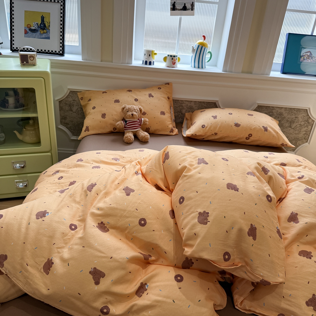 91家纺网 家纺一手货源 找家纺 塞纳 2026新款.全棉有氧双层纱四件套-场景二 暖橘小熊