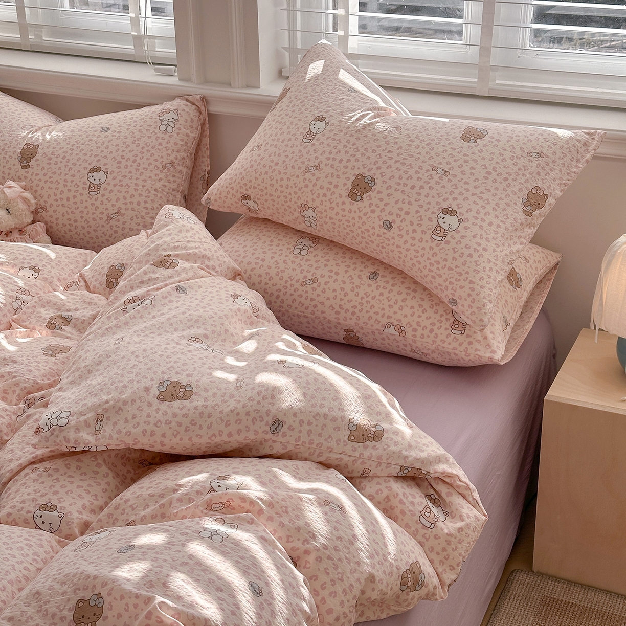 91家纺网 家纺一手货源 找家纺 多品家纺 2026新款奶呼呼超柔云感双层纱系列四件套 豹纹猫咪