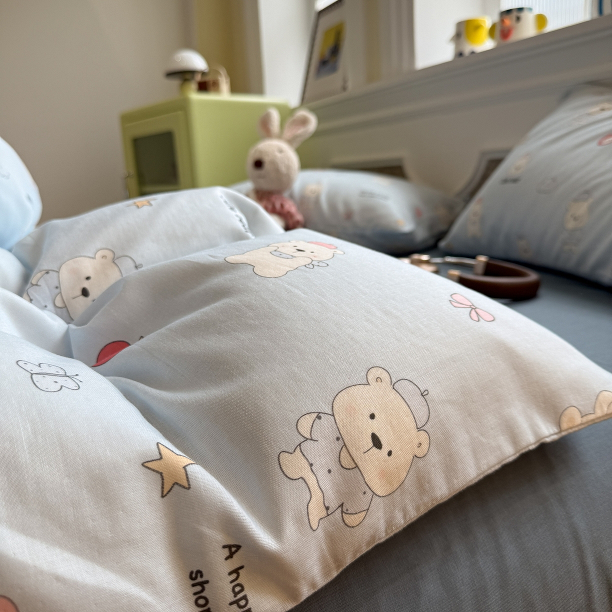 91家纺网 家纺一手货源 找家纺 塞纳 2026新款.全棉有氧双层纱四件套-场景二 软糖小熊-蓝