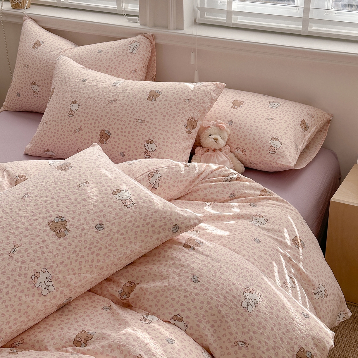 91家纺网 家纺一手货源 找家纺 多品家纺 2026新款奶呼呼超柔云感双层纱系列四件套 豹纹猫咪