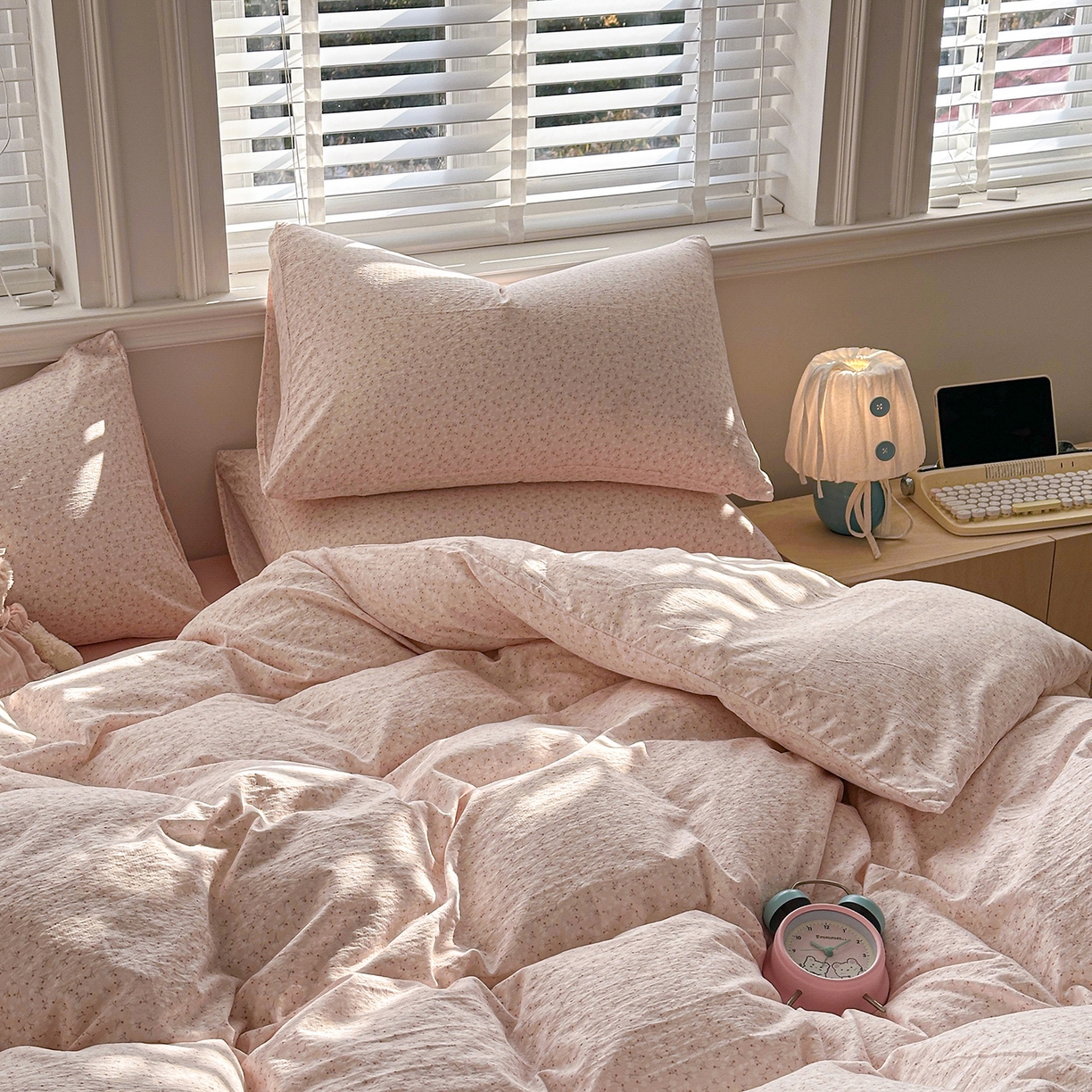 91家纺网 家纺一手货源 找家纺 多品家纺 2026新款奶呼呼超柔云感双层纱系列四件套 粉粉小花